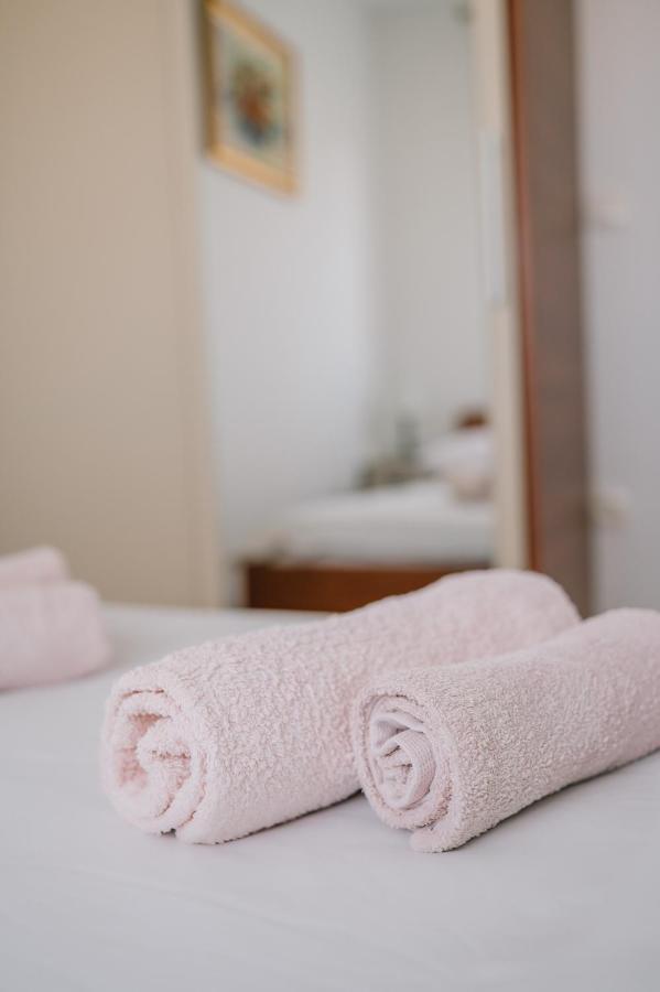 Apartman Petra Traù Esterno foto